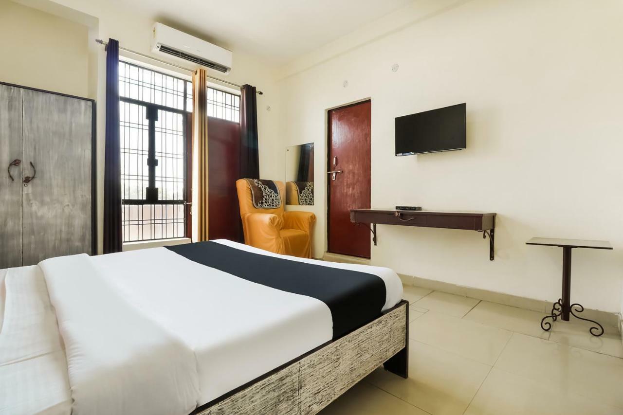 Capital O 60233 Brij Ki Rasoi Deluxe Hotel Lucknow Exterior photo