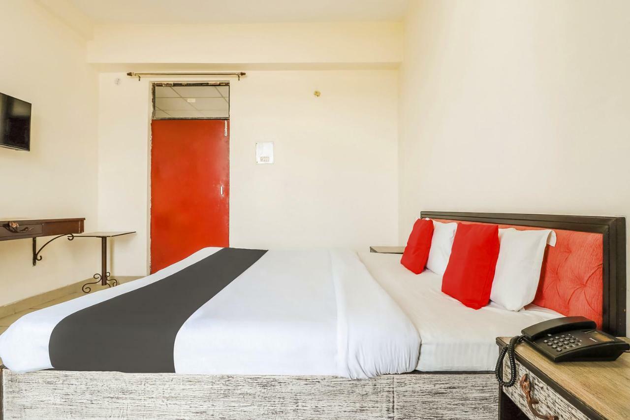Capital O 60233 Brij Ki Rasoi Deluxe Hotel Lucknow Exterior photo